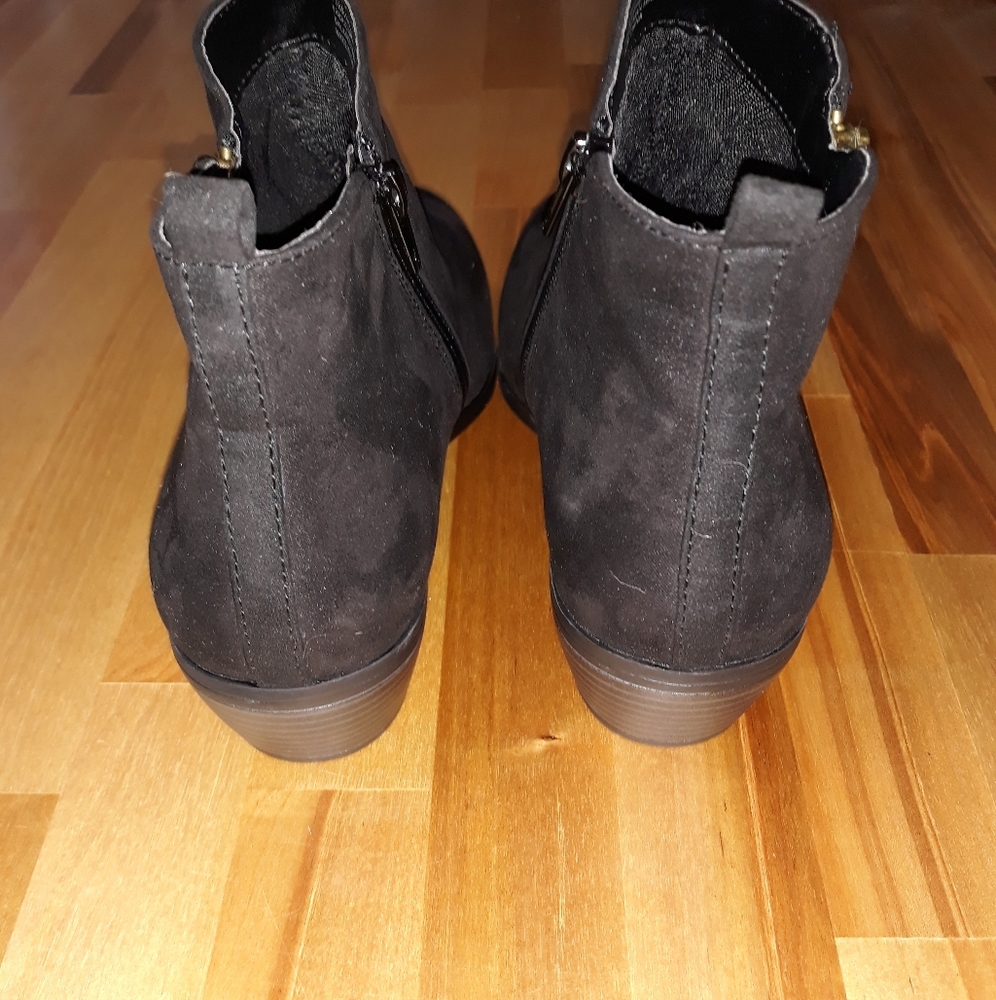 🏷Black Suede Ankle Boots SZ 7.5  Item #1676 - Picture 4 of 5